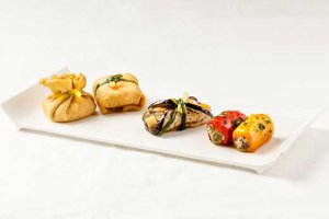 antipasti: involtini, saccottini, fagottini, cestini di Gusto & C. Srl prodotti gastronomici all'ingrosso